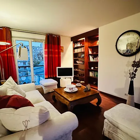 Air Conditioned 78 M2, Terrace 50m2 Apartment